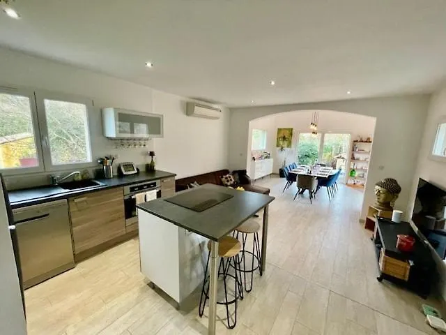 Le Cocon De Ventabren Holiday home Nimes